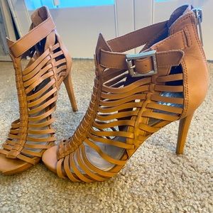 Beautiful tan leather Vince Camuto cage heels size 7.5!